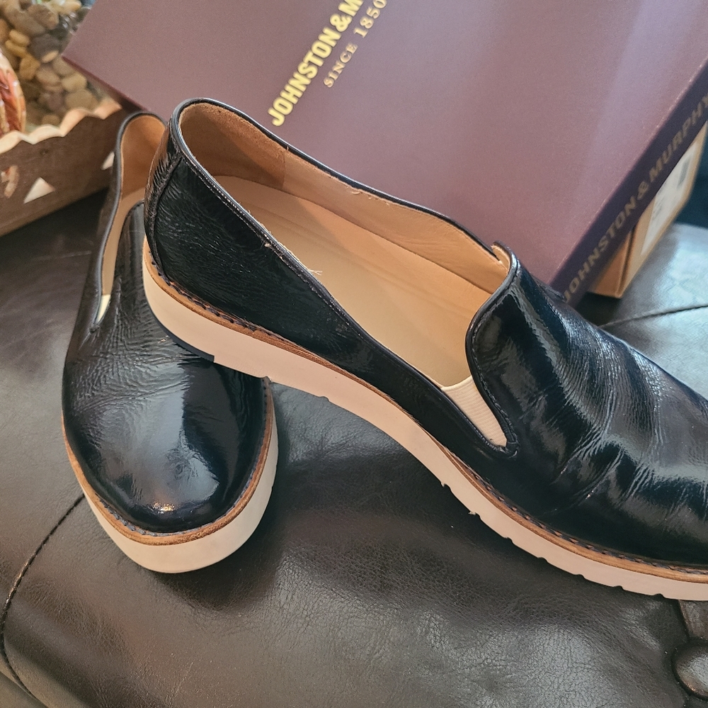 Johnson and Murphy Penelope Navy Patent Leather slip-on loafers 7.5
